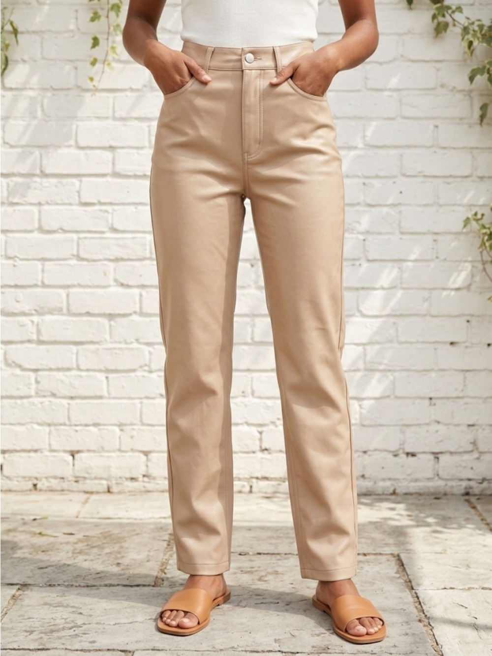 Abercrombie & Fitch 90s Straight Ultra High‑Rise Vegan Leather Pants – Size 25/0